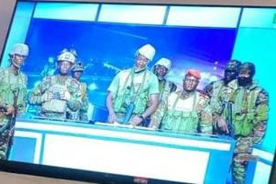 Annonce militaire et confusion autour d’une tentative de coup d’État
