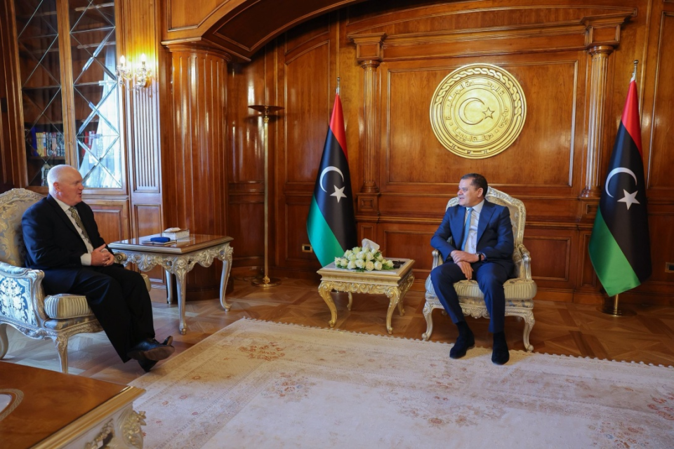 Dbeibah et Chevron envisagent un renforcement des investissements énergétiques