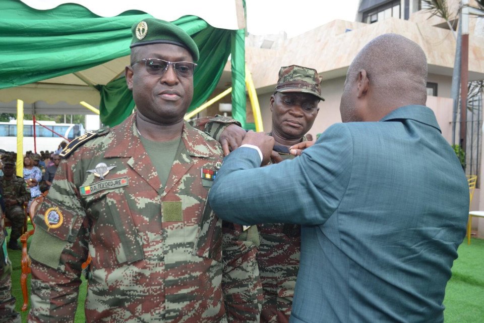 Fructueux GBAGUIDI et Dieudonné TÉVOÈDJRÈ reçoivent de nouvelles étoiles